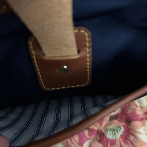 Dooney & Burke | Wayfarer Letter Carrier in navy. Like New crossbody A00177 - Picture 7 of 11